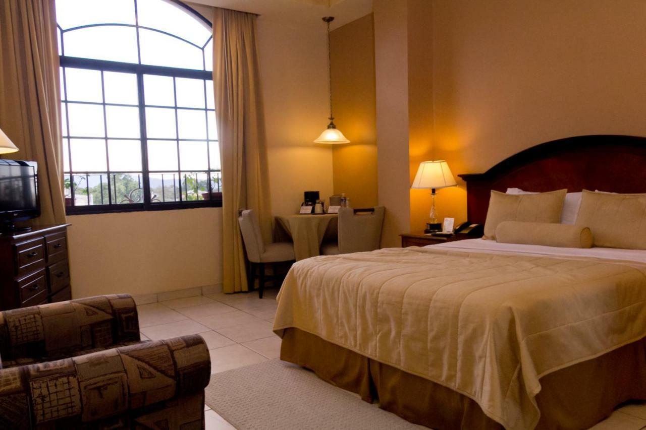 Hotel Monteolivos San Pedro Sula Buitenkant foto
